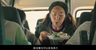 她曾是周星驰电影御用女主角,港片女神周星驰