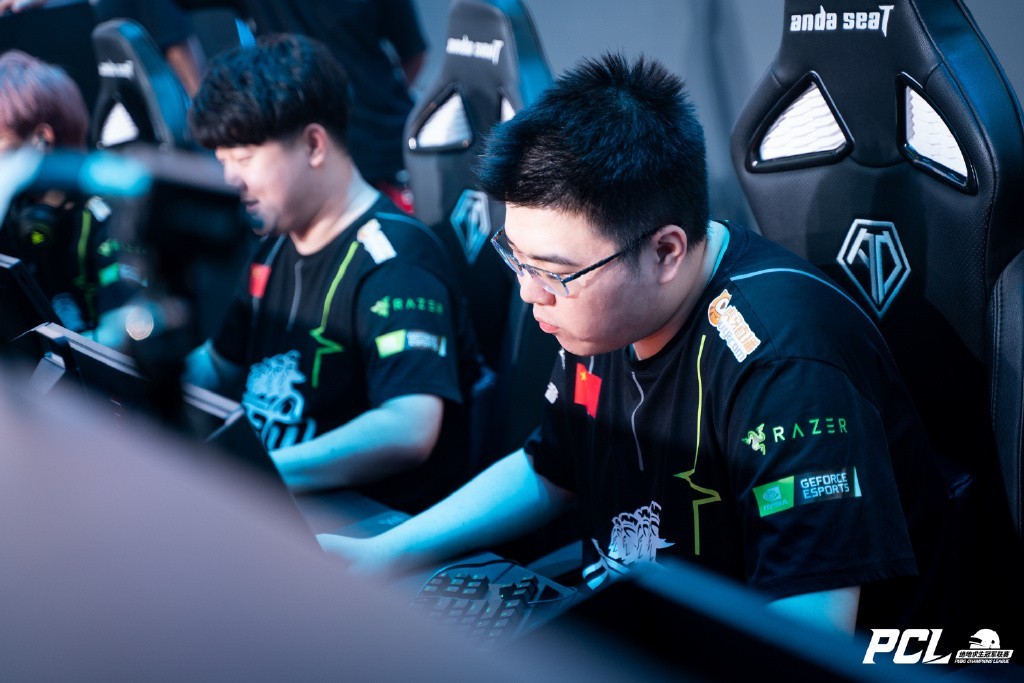 4AM双子星易位？韦神混烟一串二成功吃鸡，属于4AM的剧本回来了