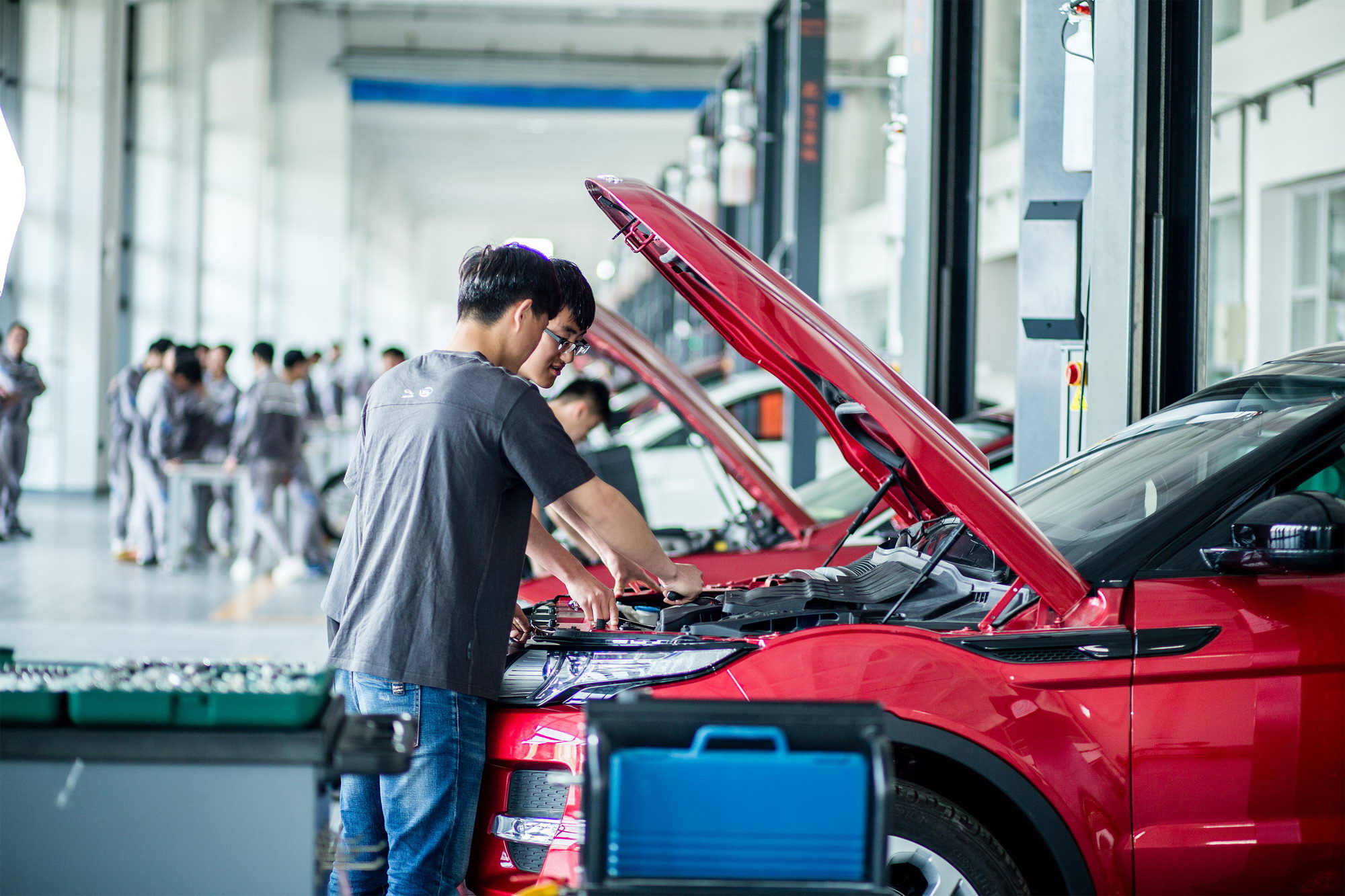 西安汽车职业大学有哪些学院,国内首个赛车学校