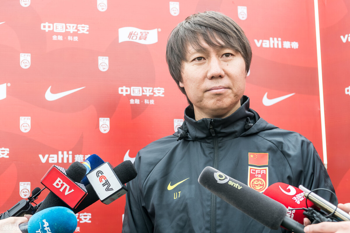 李铁接手国足时的形势,国足负面新闻
