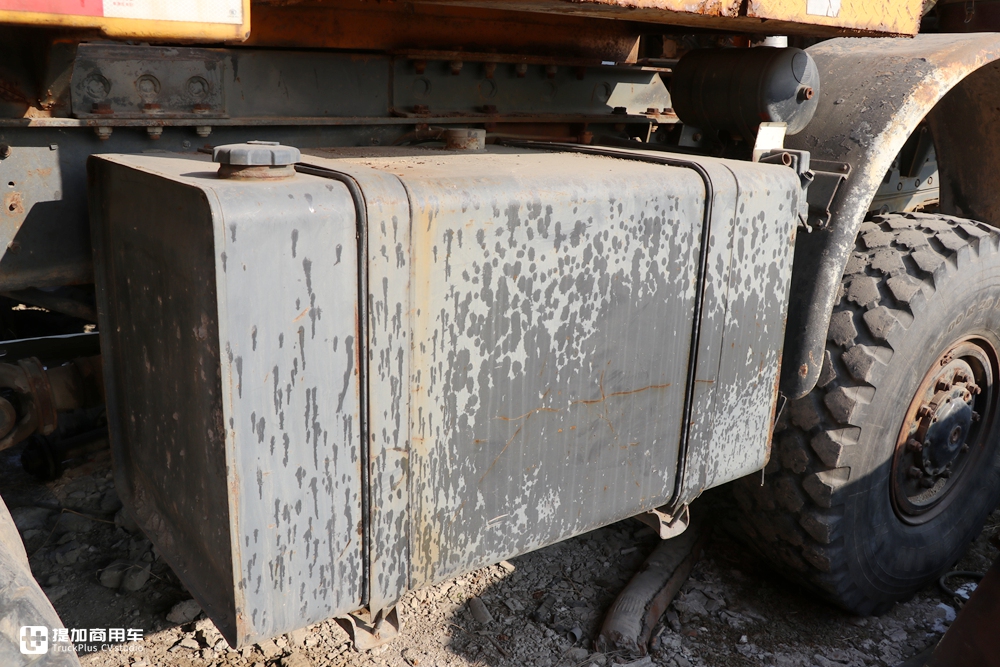 当年国家建设的主力军，排量达惊人的18升，实拍奔驰NG4850大件车