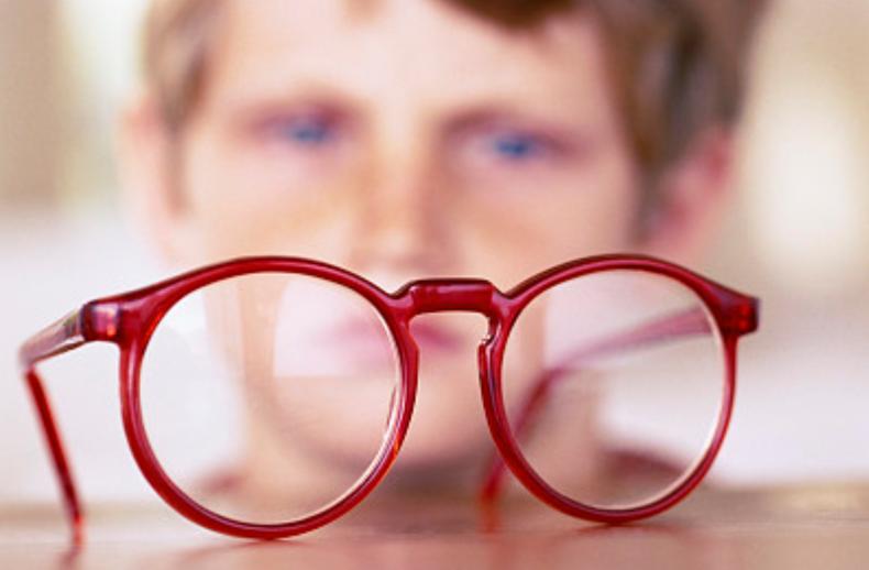 眼镜片花了能去店里抛光吗,眼镜片花了可以用砂纸打磨吗