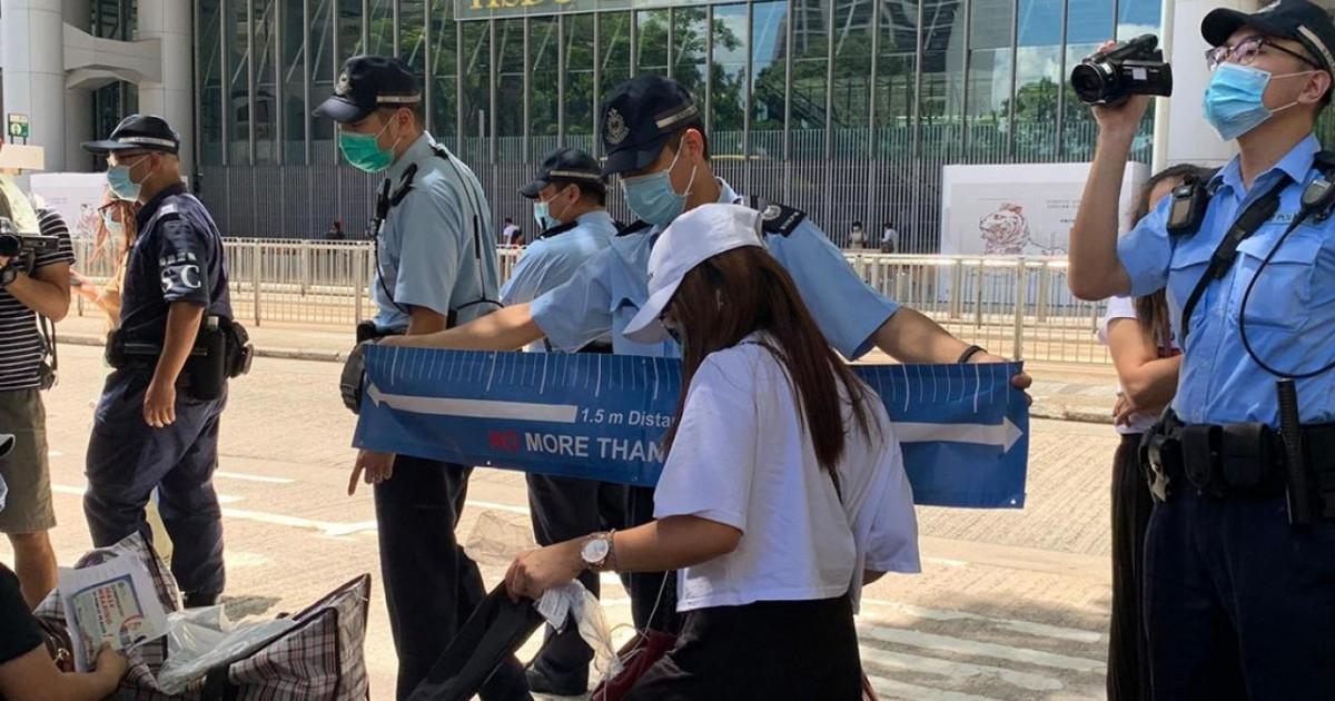 有人假装记者，有人演唱禁歌丨香港一日