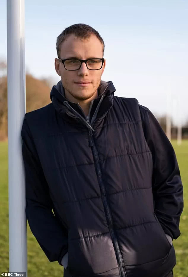 23岁足球教练被家暴,足球教练虐待儿童