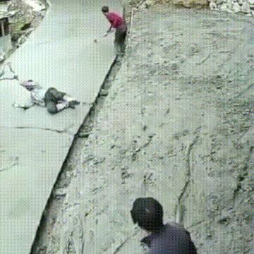 一见钟情只是在人群里多看你一眼,一见钟情就是在人群中多看了你