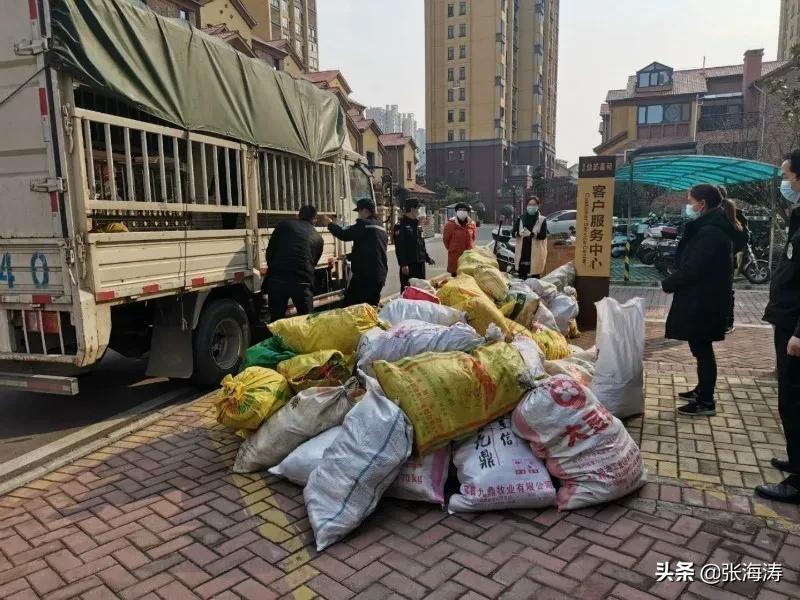 物业人坚守一线岗位,湖北宜昌市西陵物业