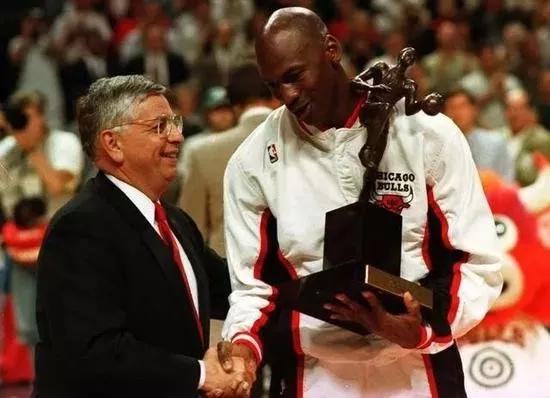 斯特恩教练现在在干嘛,斯特恩教育