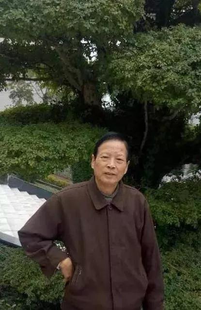 湖北巴东新闻“牛人”谭正双：为省、州*党**报媒体捐赠珍贵档案