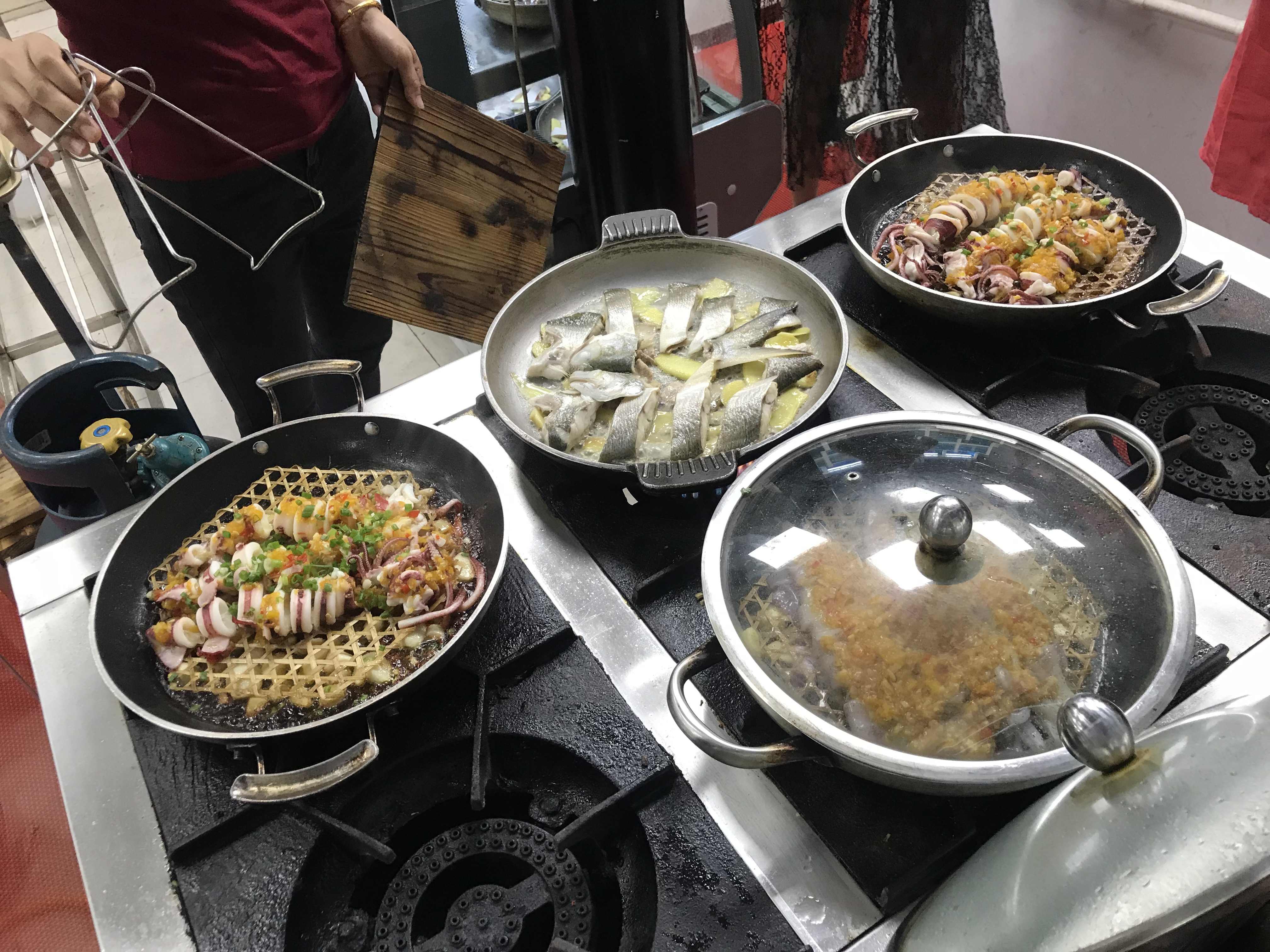 来来海鲜，旧店迁新址，老板直说我们家的菜都好吃，来过都想再来