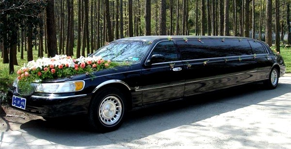 劳斯莱斯出一次婚车得多少钱,劳斯莱斯加长版婚车多少钱