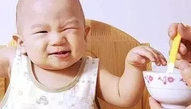 小孩1岁到2岁怎么喂养,小孩一岁半怎么培养吃饭习惯