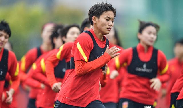 铿锵玫瑰女足加油,铿锵玫瑰为中国女足点赞