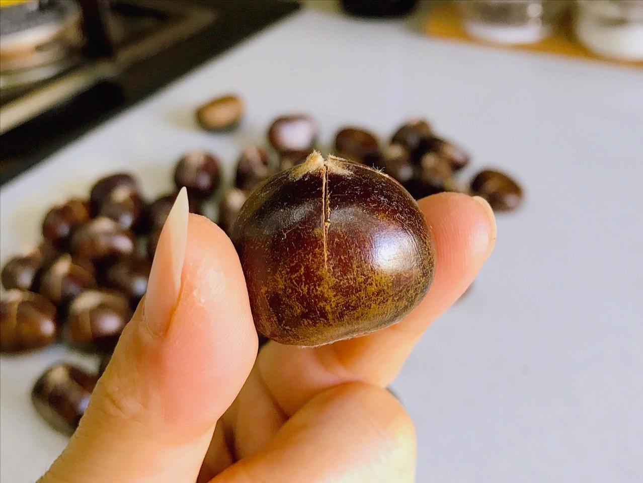 板栗去壳怎么才能快速剥皮,板栗怎么快速剥皮不需要任何工具