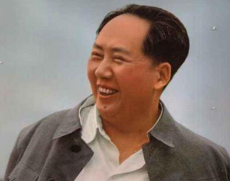 毛*东泽**时隔32年重回韶山，看到父母坟墓破烂不堪：不要修，就这样