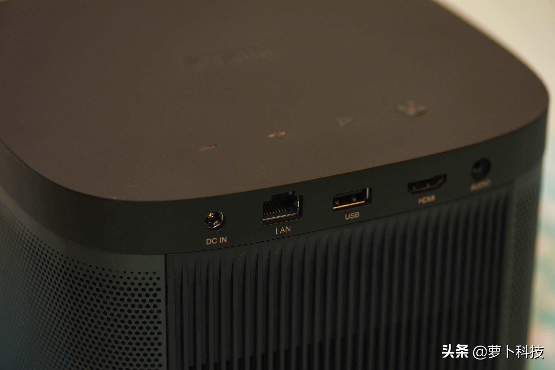 家用投影评测大眼橙,极米z8x用什么投影幕布比较好