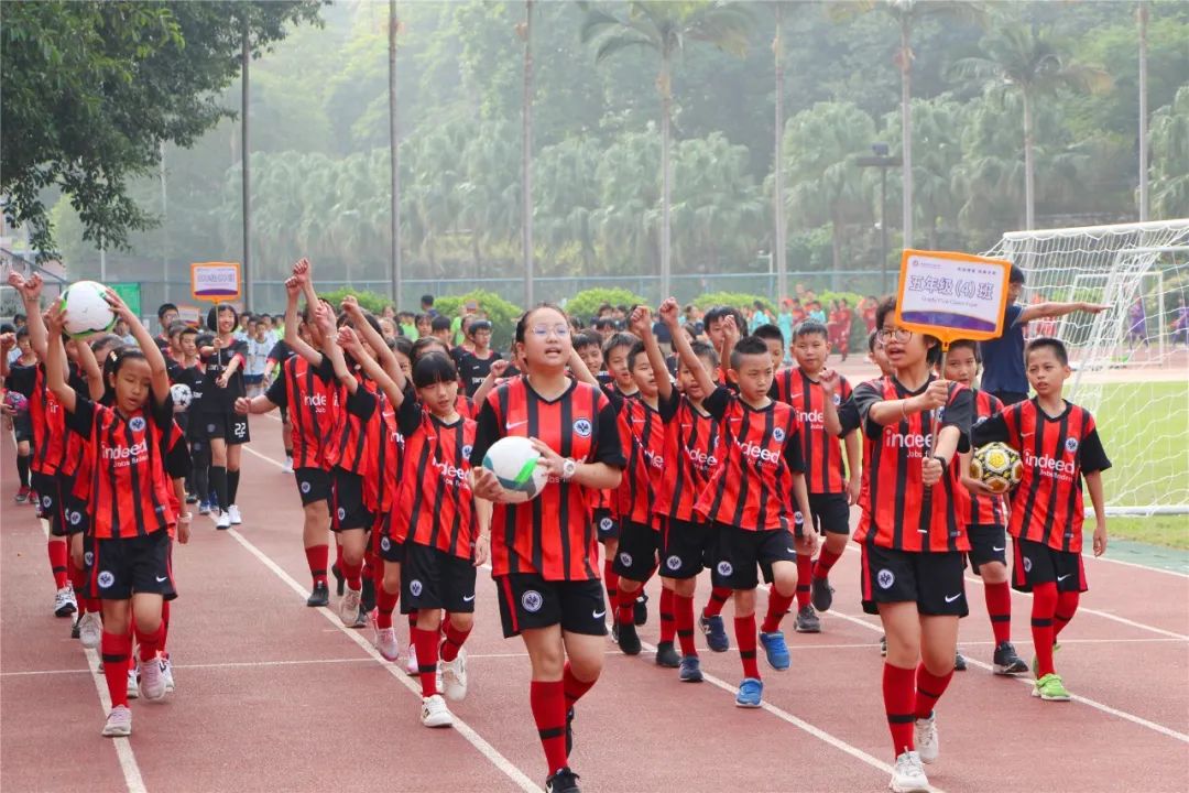 校园足球点燃绿茵梦想,校园足球联赛拉开序幕