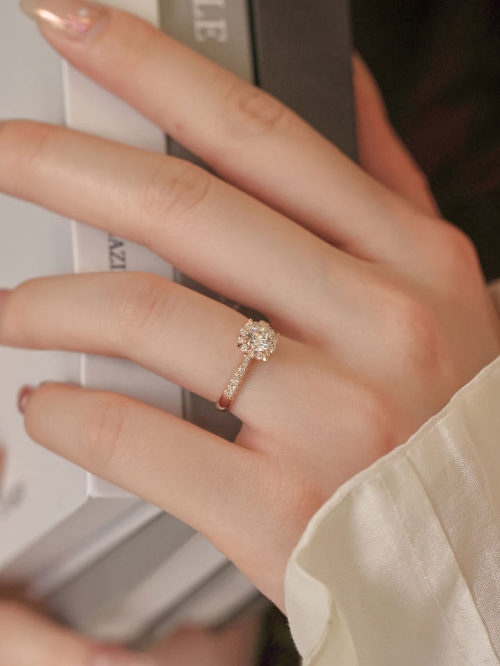 钻戒的戒托一般是什么材质,翡翠戒托一般用什么材质