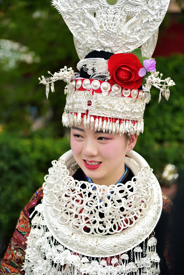 探访苗族银饰,苗族风情拨银饰