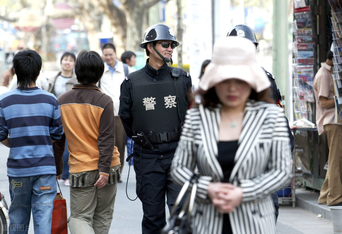 正确应对持刀歹徒,当遇到持刀歹徒该如何防身