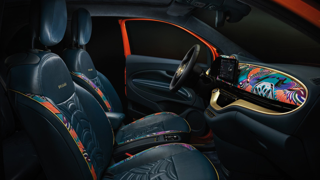 新款宝马logo,宝马换logo走扁平化风格你喜欢吗