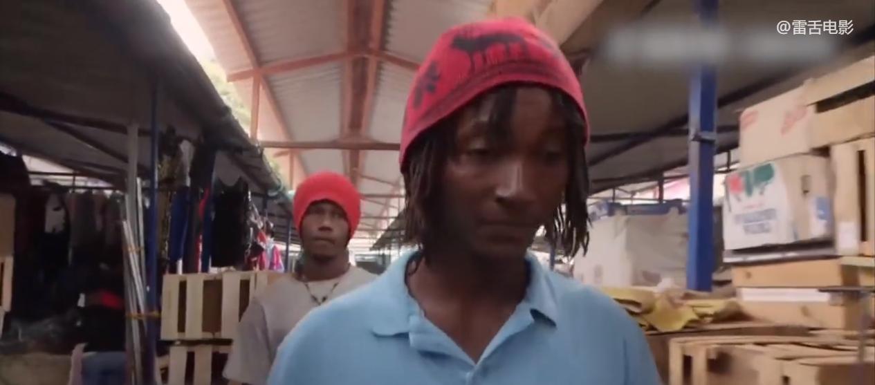 非洲小伙用铁桶建房子，只需要150块，就能拥有一室一厅！纪录片