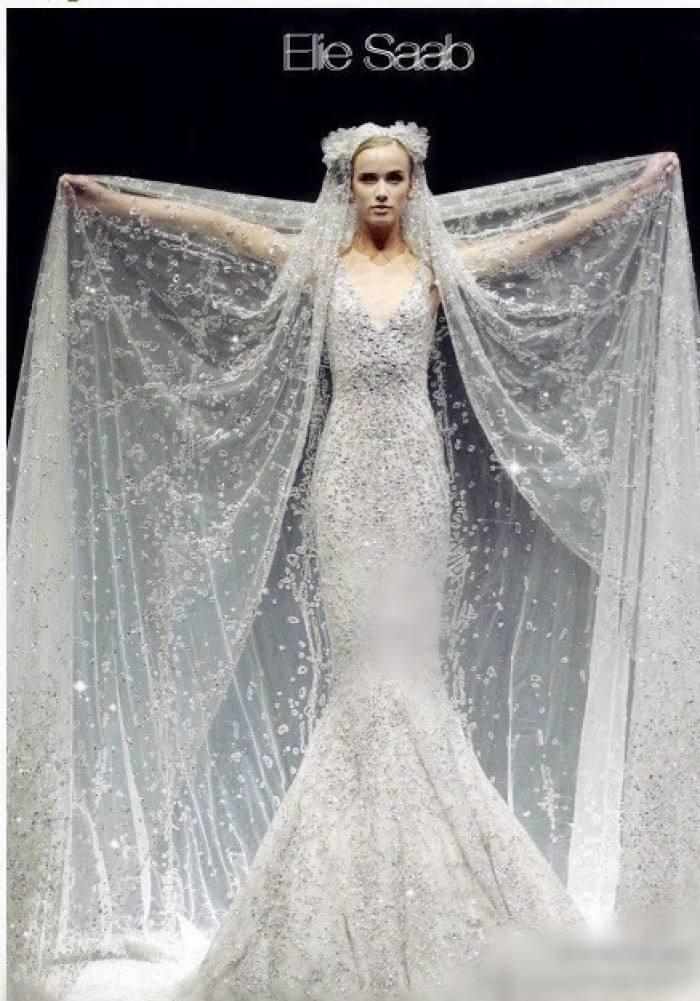 他也太宠儿媳了，为她设计镶有15万颗水钻的婚纱，真懂女人