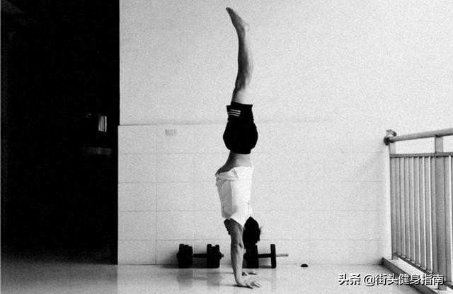 倒立教学不跪下,学几步就能教会你倒立