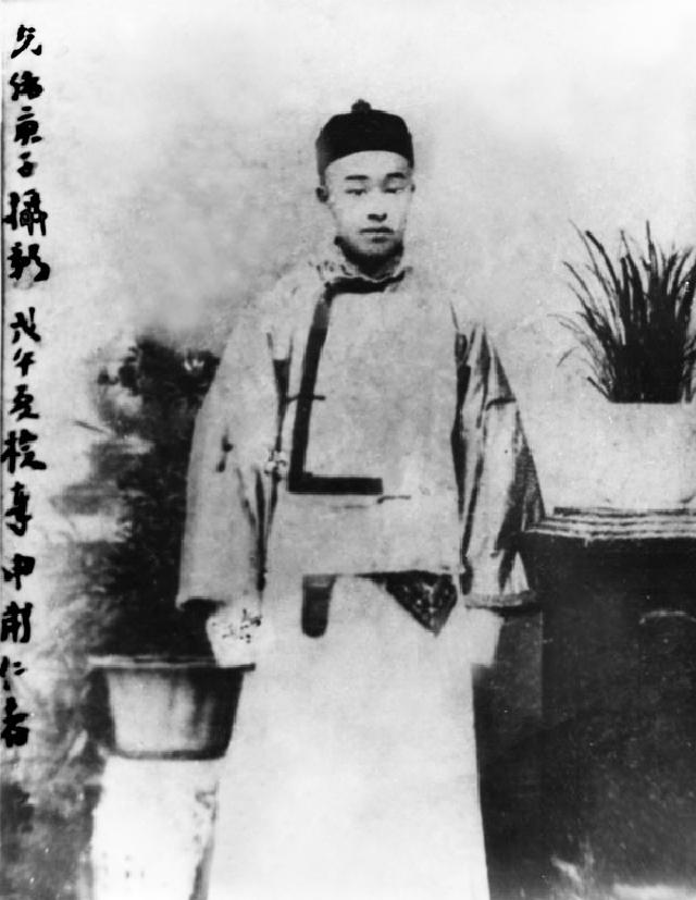 她本是*楼青***女妓**，嫁给皇室宗亲身价12000金，李叔同为此削发出家