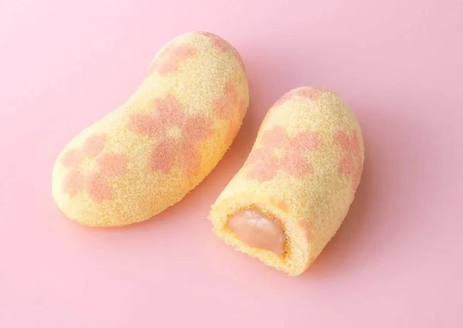 各种各样的樱花零食,粉色的软软的日本零食