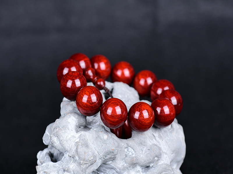 小叶紫檀为什么不能用水泡,小叶紫檀掉颜色但是不沉水