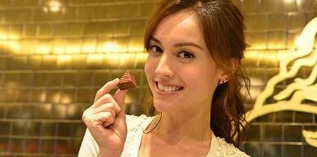 刘碧丽罕见晒近照,刘碧丽5年拼4胎顺产还是剖腹产