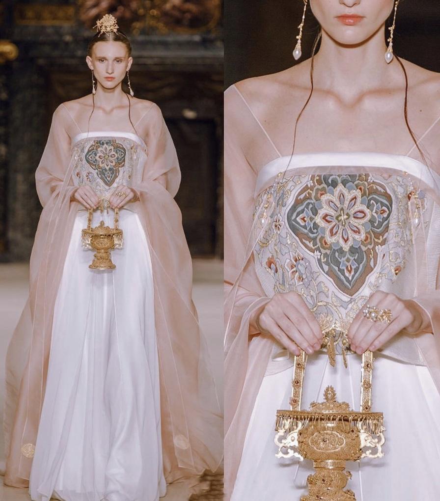 李宁首次亮相时装周,李宁展示衣服