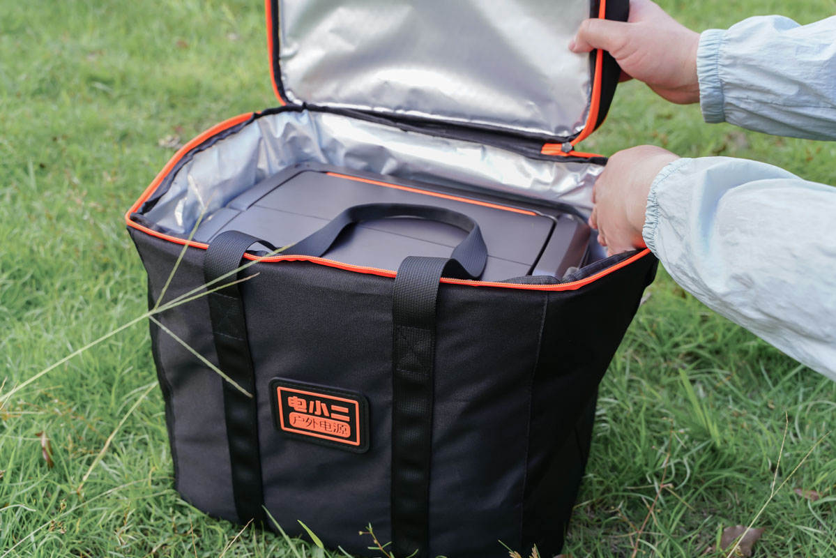 外出露营用电全靠它，电霸级别电小二户外电源1800W测评