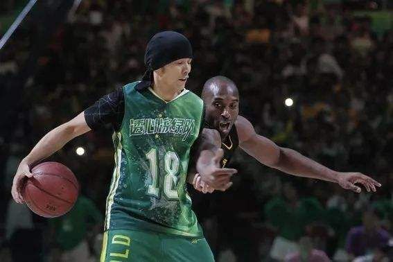 杰伦终于公开自己支持的NBA球队，他的篮球水平究竟如何