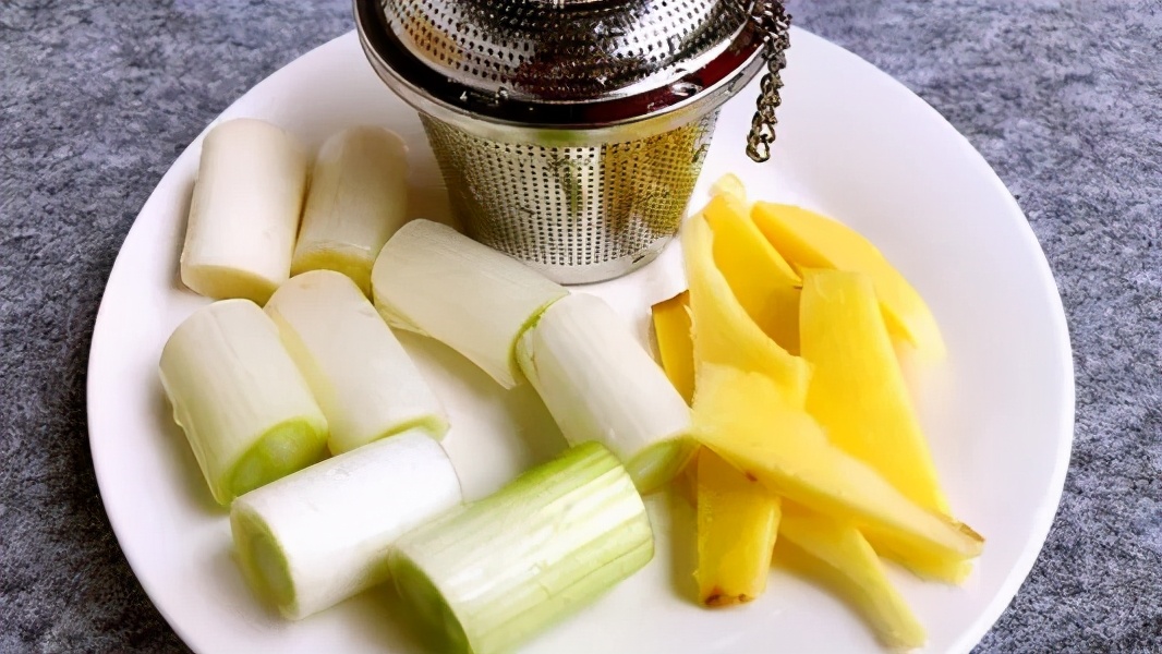 炖过的鸡肉太硬怎么炒好吃,炖的鸡肉又硬又柴怎么补救啊