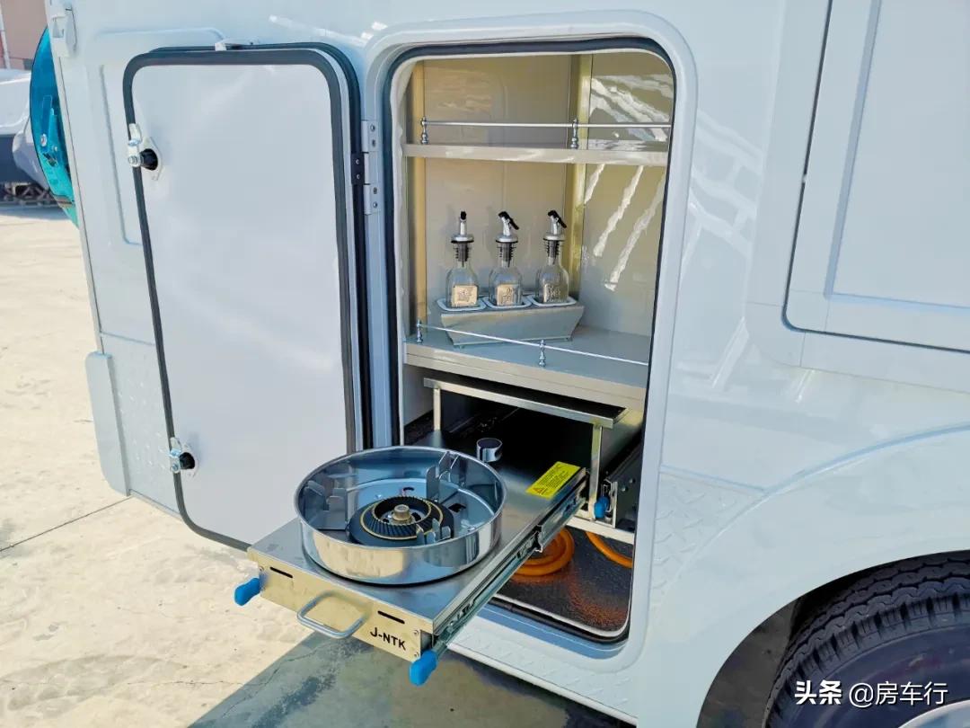 依维柯四驱升顶房车b型房车,依维柯c型房车戈士达房车