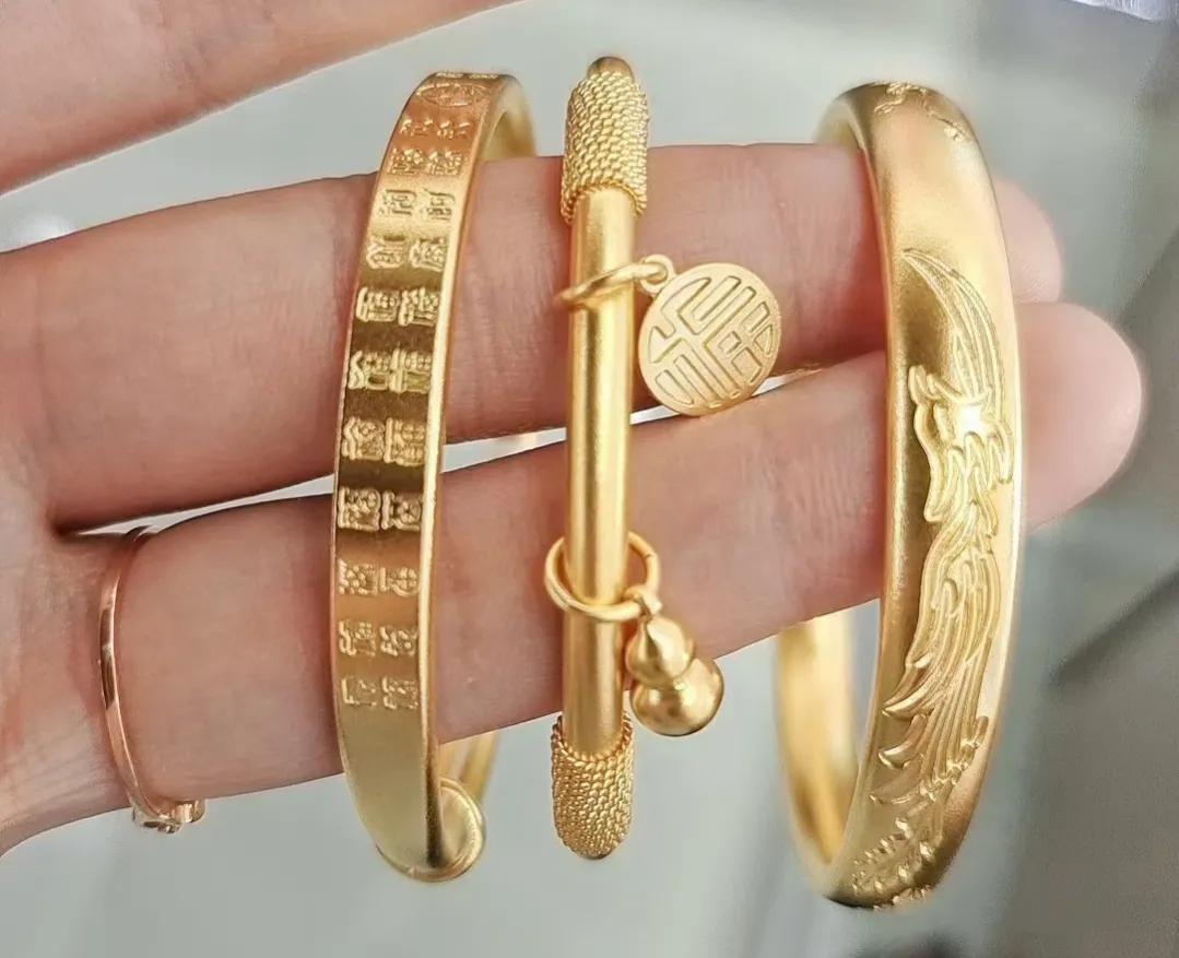 大手细腕怎么选黄金手镯,如何选黄金素圈手镯