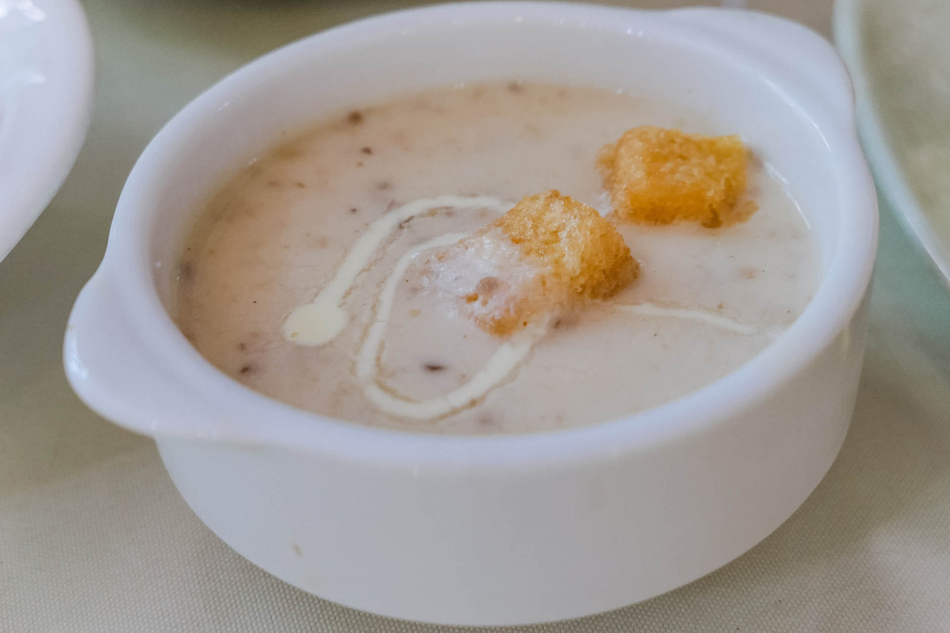 在天津，百十年来西餐一直和煎饼果子si“盟兄弟”？