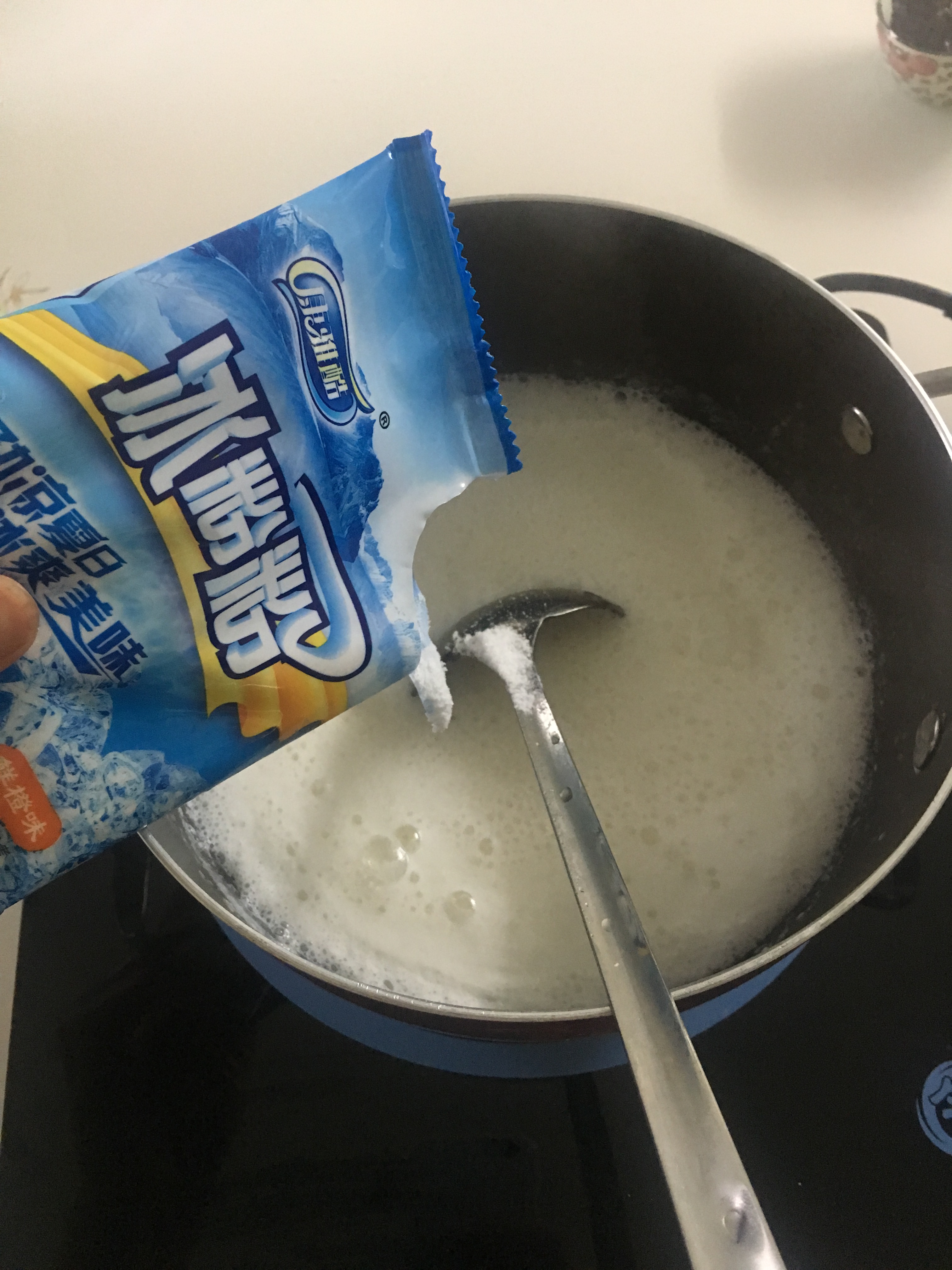 冰粉粉怎么做香蕉猕猴桃果冻布丁,两块钱一包的冰粉怎么做