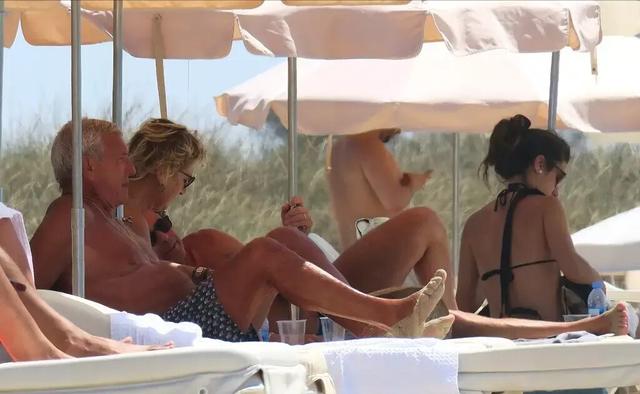 再回国足里皮豪气冲天，与马达洛尼携妻海岛度假，沙滩游轮真快活