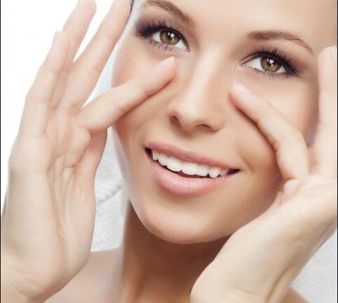 眼睛下面的泪沟怎么去,眼睛下的泪沟怎么去除