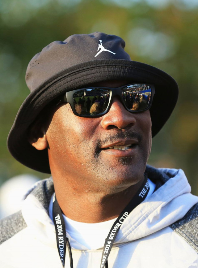 耐克最有影响力代言人詹姆斯,耐克第一个篮球代言人