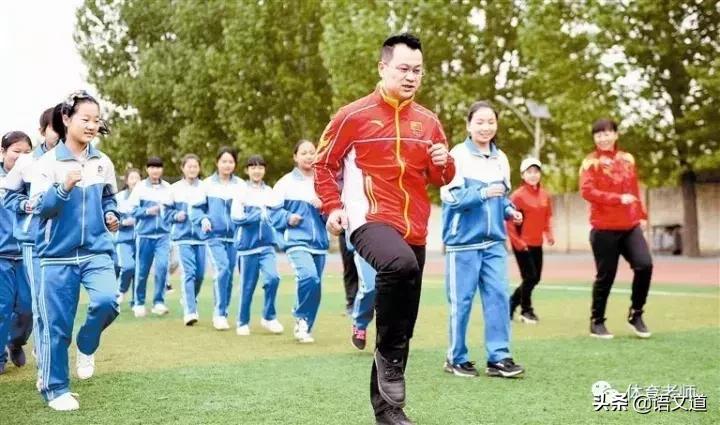 听听，怎么洗白体育老师！最后一句亮了