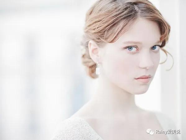 牙缝大、脸盘方，这位“法兰西玫瑰”是怎么美出了自己的特色？