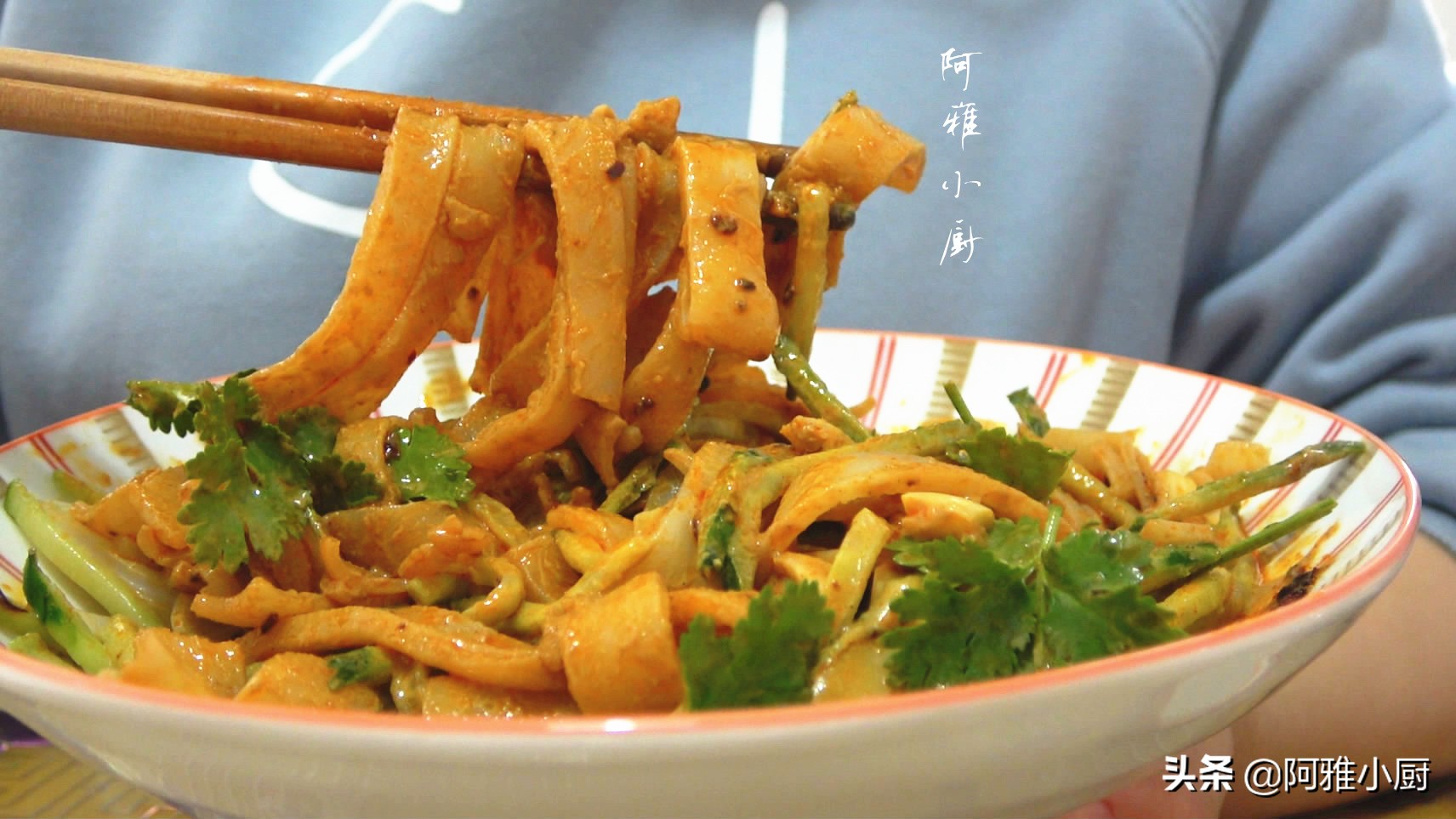 大米凉皮自己做的最简单的方法,大米凉皮电饼铛制作方法家庭版