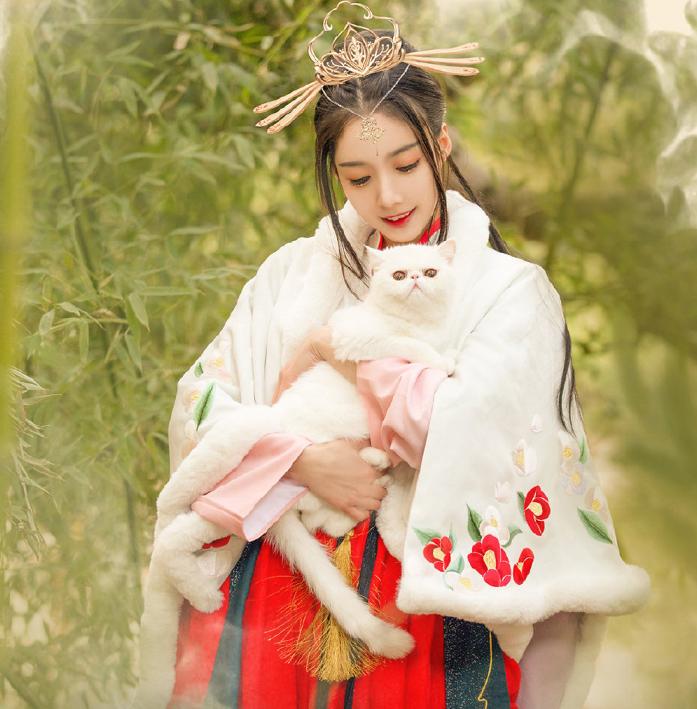 漂亮00后小姐姐cos,逆水寒狐狸巫女cos