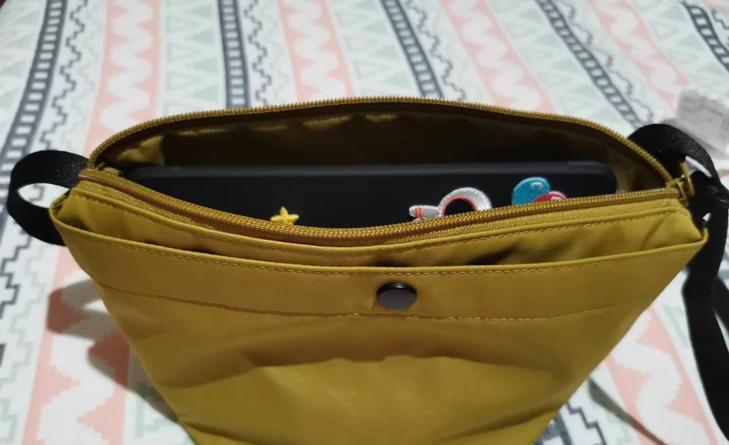 优衣库经典百搭包,优衣库慵懒风包包