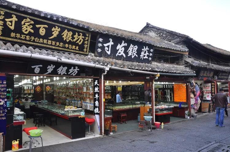 为什么戴银镯手腕一圈总发黑？