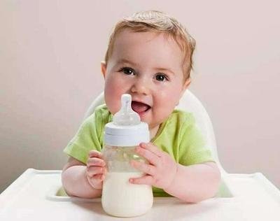 新手妈妈喂母乳关注事项,新妈妈喂宝宝正确方法