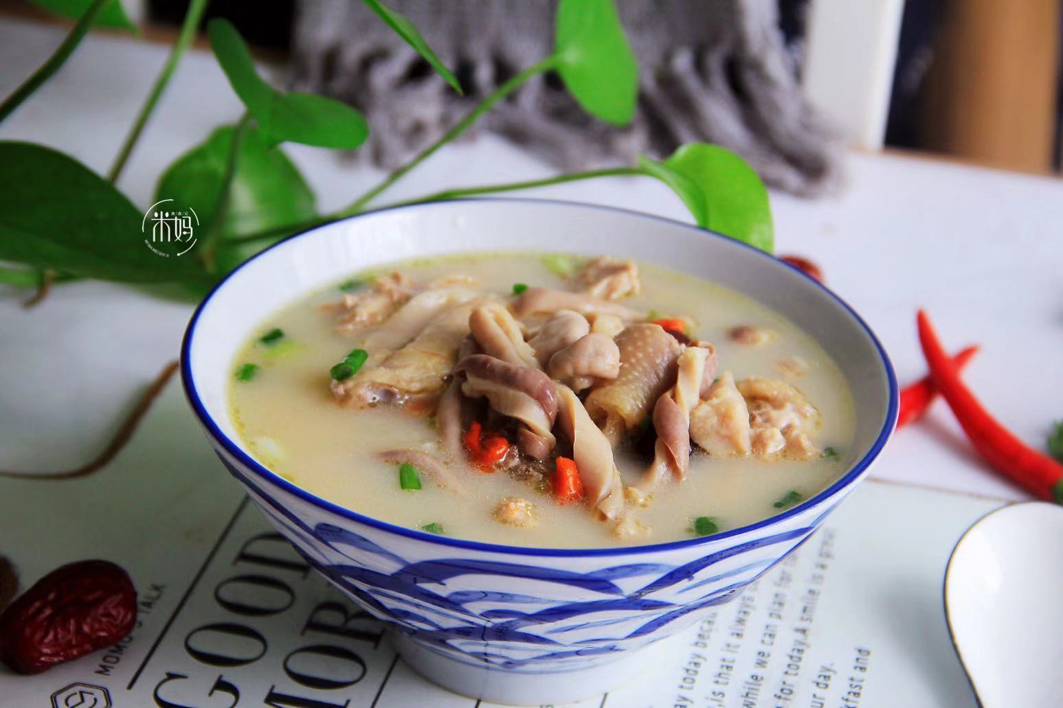 清猪肚时，有人加盐，加碱都不对，记住这2种料，猪肚干净无腥味